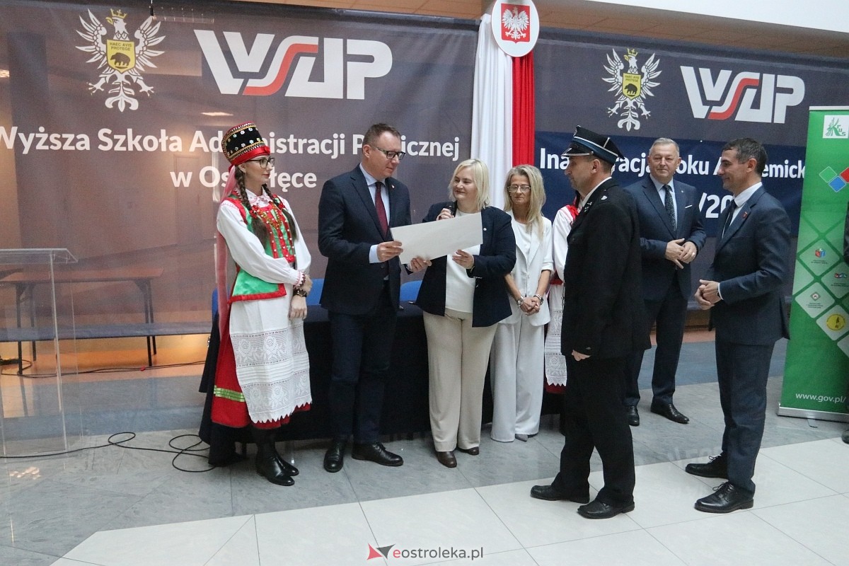 Wręczenie promes dla jednostek OSP [17.11.2025] - zdjęcie #26 - eOstroleka.pl
