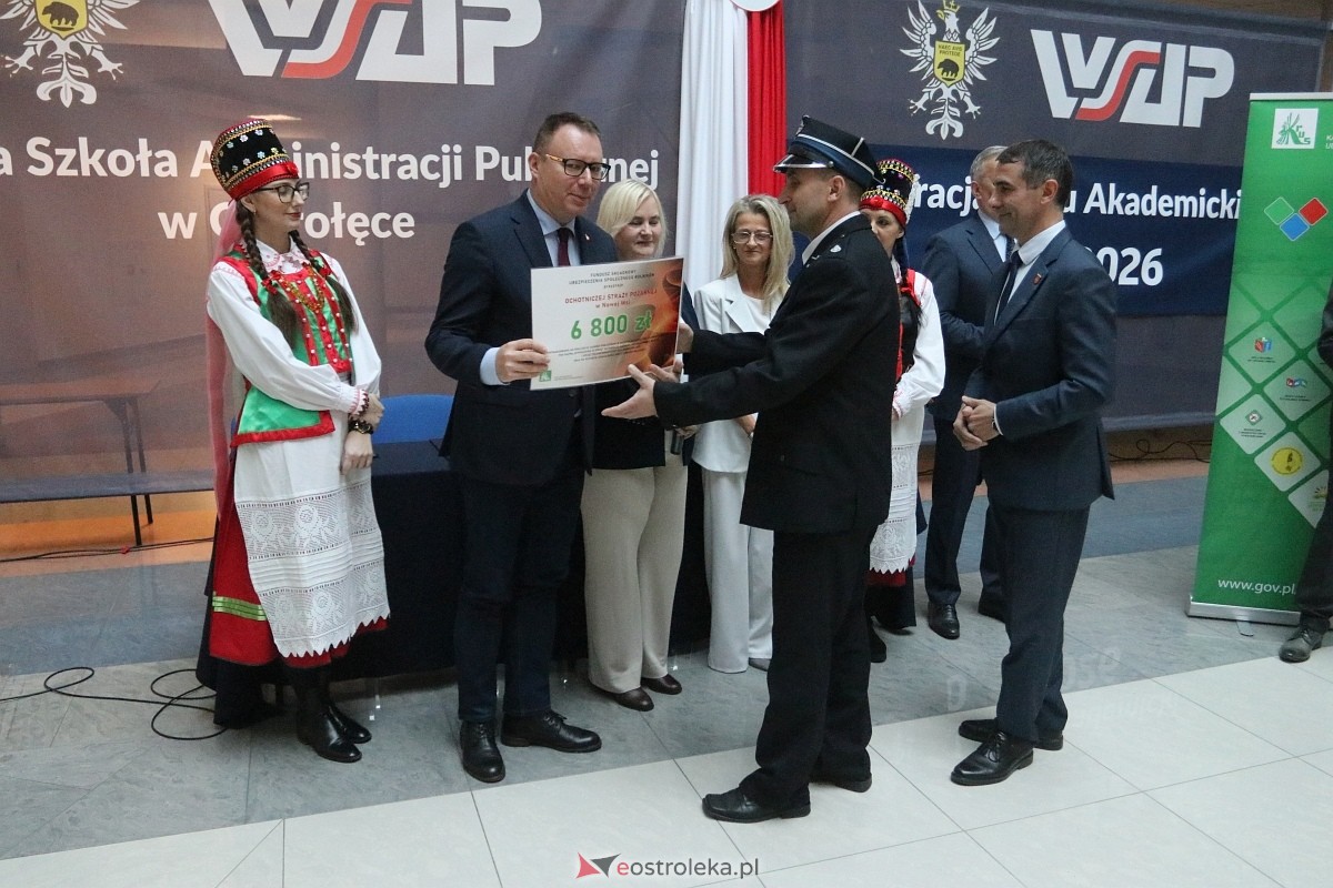 Wręczenie promes dla jednostek OSP [17.11.2025] - zdjęcie #25 - eOstroleka.pl
