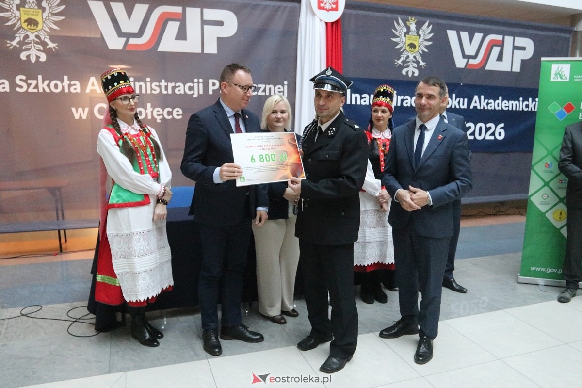 Wręczenie promes dla jednostek OSP [17.11.2025] - zdjęcie #24 - eOstroleka.pl