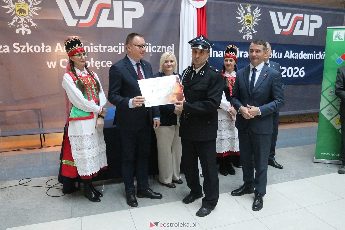 Wręczenie promes dla jednostek OSP [17.11.2025] - zdjęcie #23 - eOstroleka.pl