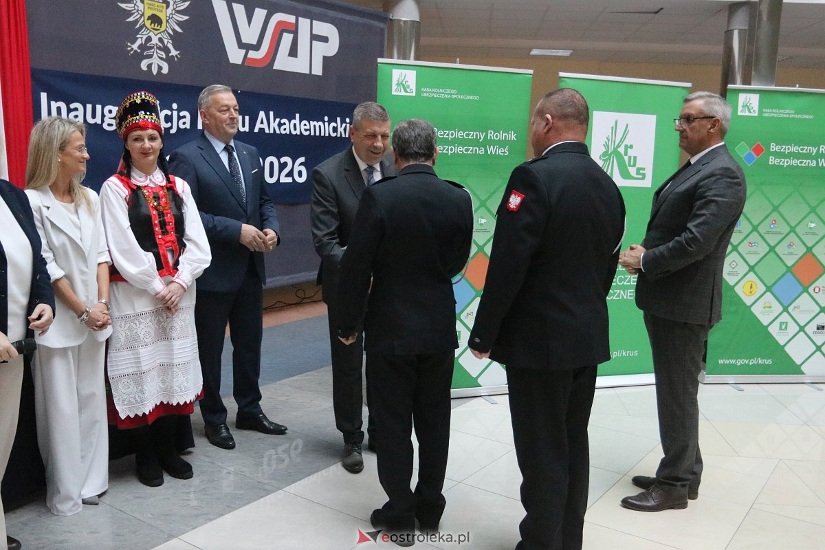Wręczenie promes dla jednostek OSP [17.11.2025] - zdjęcie #18 - eOstroleka.pl