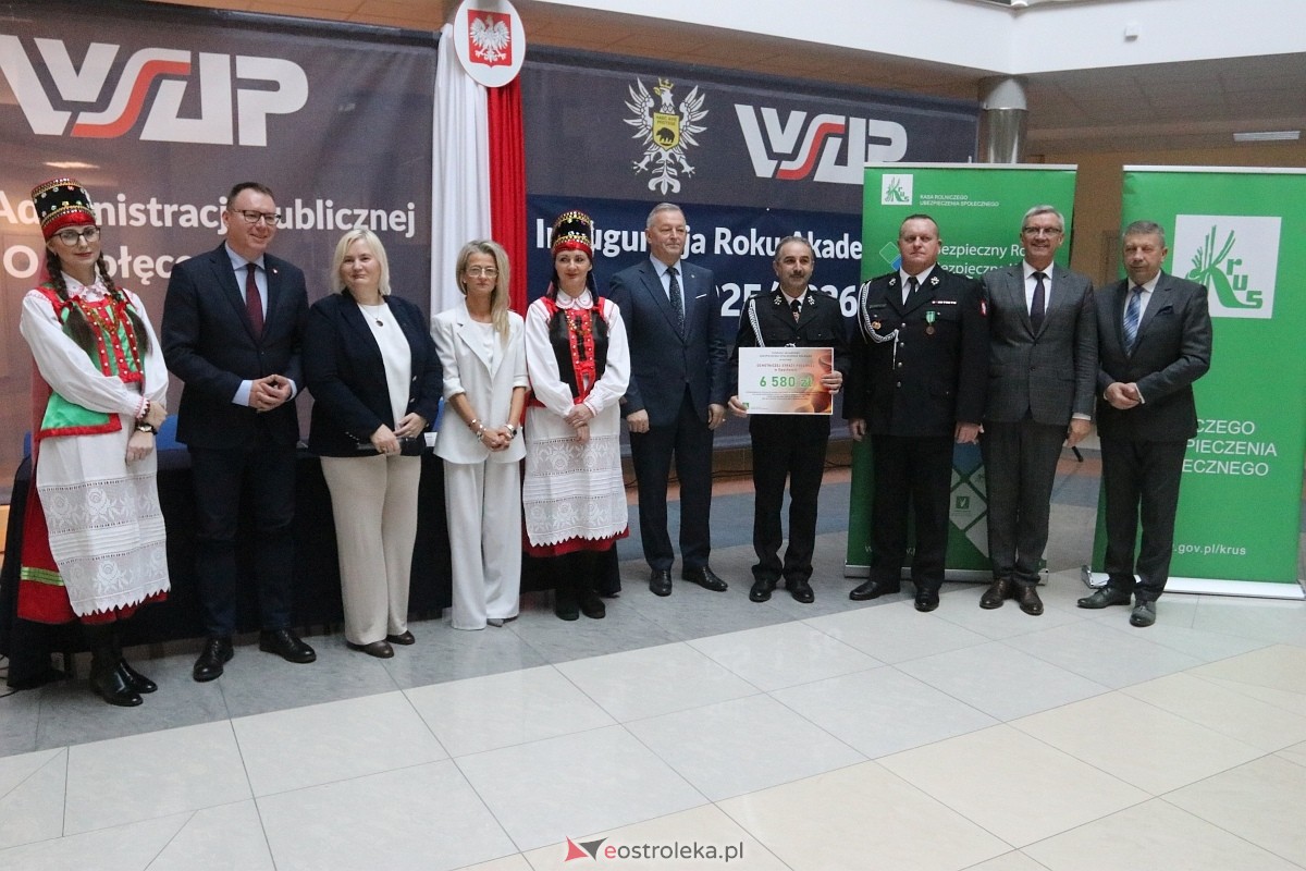 Wręczenie promes dla jednostek OSP [17.11.2025] - zdjęcie #16 - eOstroleka.pl