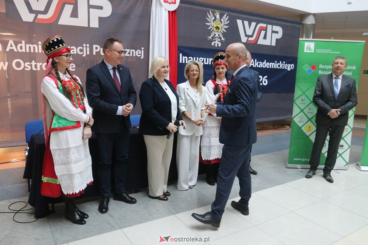 Wręczenie promes dla jednostek OSP [17.11.2025] - zdjęcie #14 - eOstroleka.pl