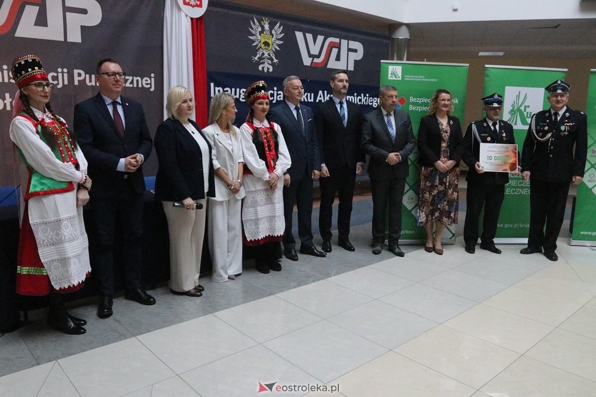 Wręczenie promes dla jednostek OSP [17.11.2025] - zdjęcie #12 - eOstroleka.pl
