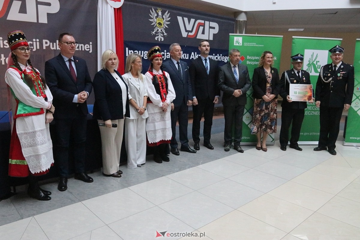 Wręczenie promes dla jednostek OSP [17.11.2025] - zdjęcie #10 - eOstroleka.pl