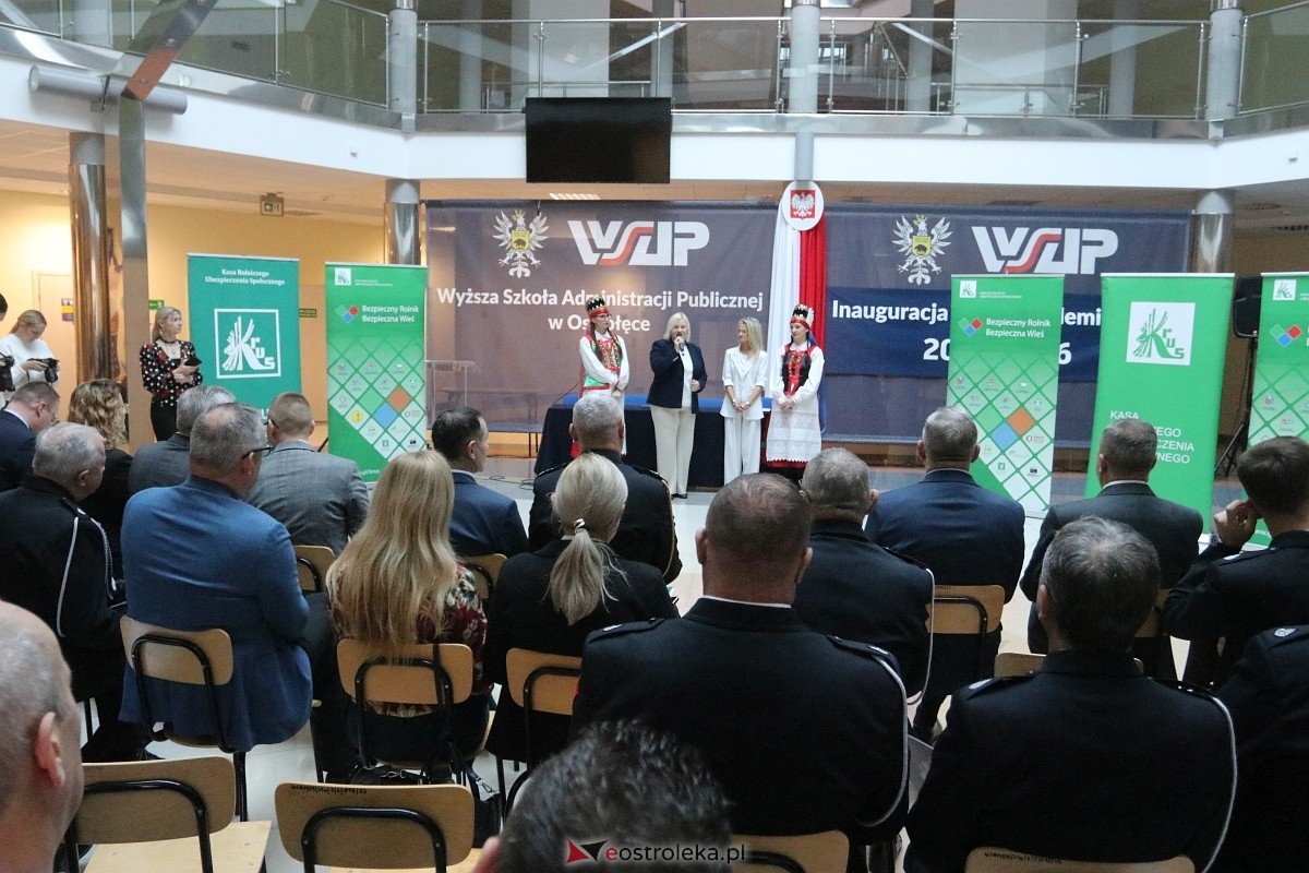 Wręczenie promes dla jednostek OSP [17.11.2025] - zdjęcie #6 - eOstroleka.pl