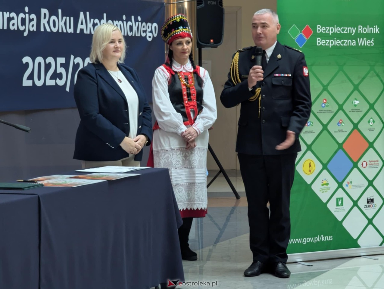 Wręczenie promes dla jednostek OSP [17.11.2025] - zdjęcie #3 - eOstroleka.pl
