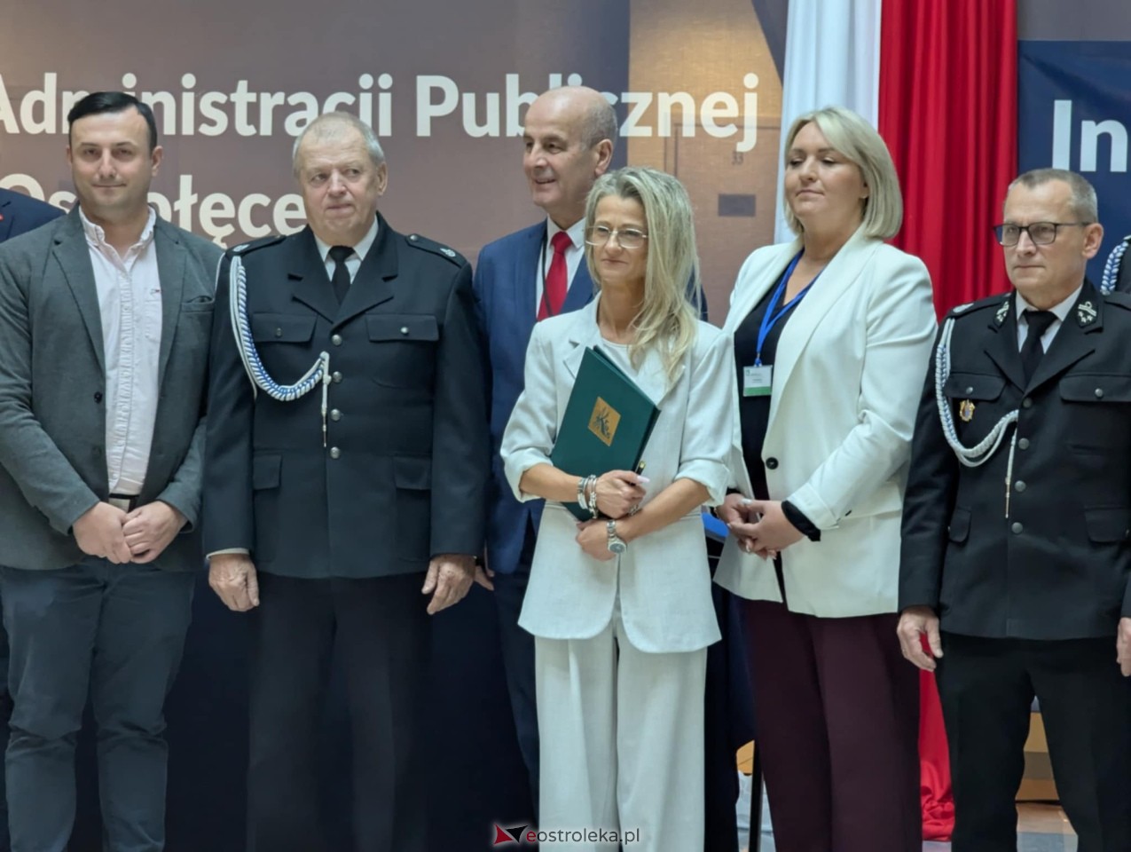 Wręczenie promes dla jednostek OSP [17.11.2025] - zdjęcie #1 - eOstroleka.pl