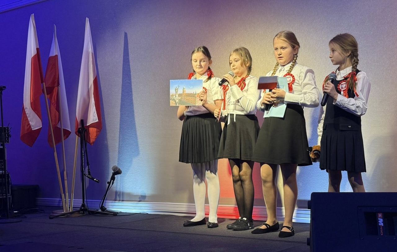 „Młodzi śpiewają dla Niepodległej” w Różanie [15.11.2025] - zdjęcie #16 - eOstroleka.pl