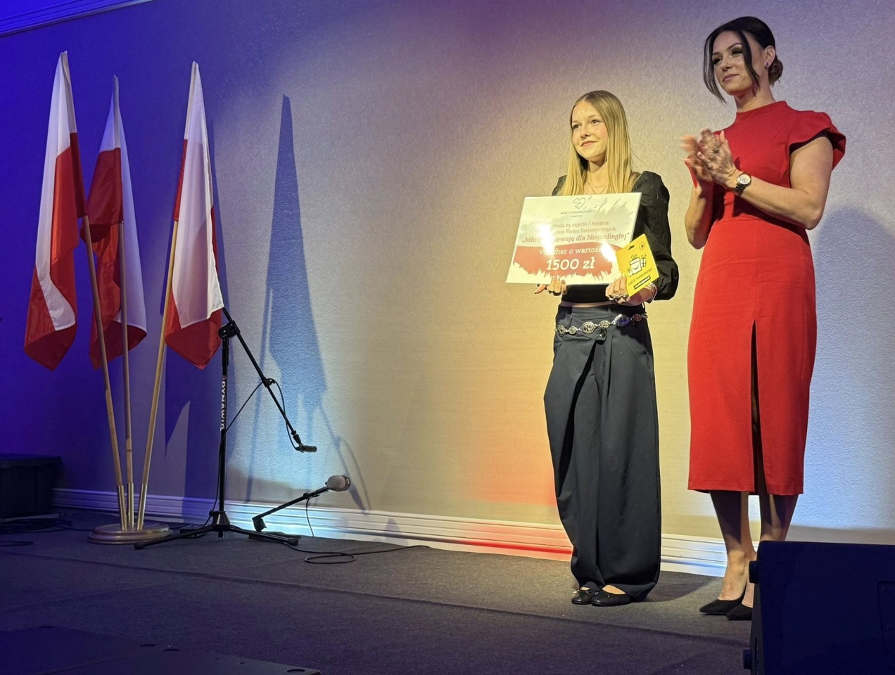 „Młodzi śpiewają dla Niepodległej” w Różanie [15.11.2025] - zdjęcie #5 - eOstroleka.pl