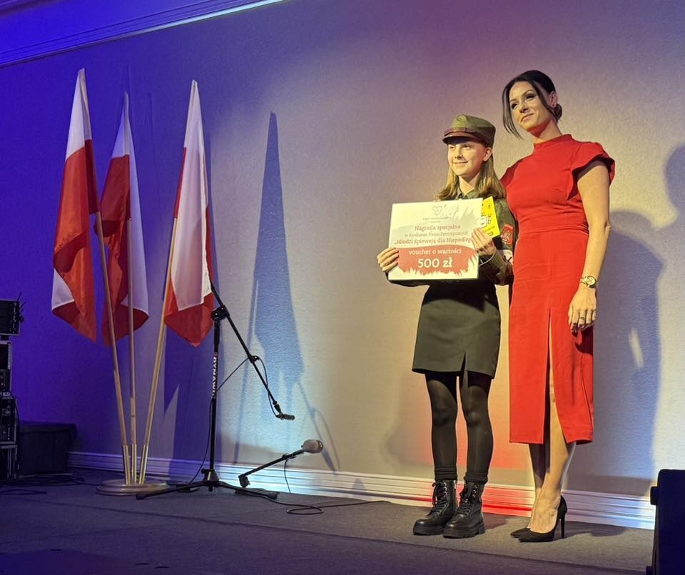„Młodzi śpiewają dla Niepodległej” w Różanie [15.11.2025] - zdjęcie #9 - eOstroleka.pl