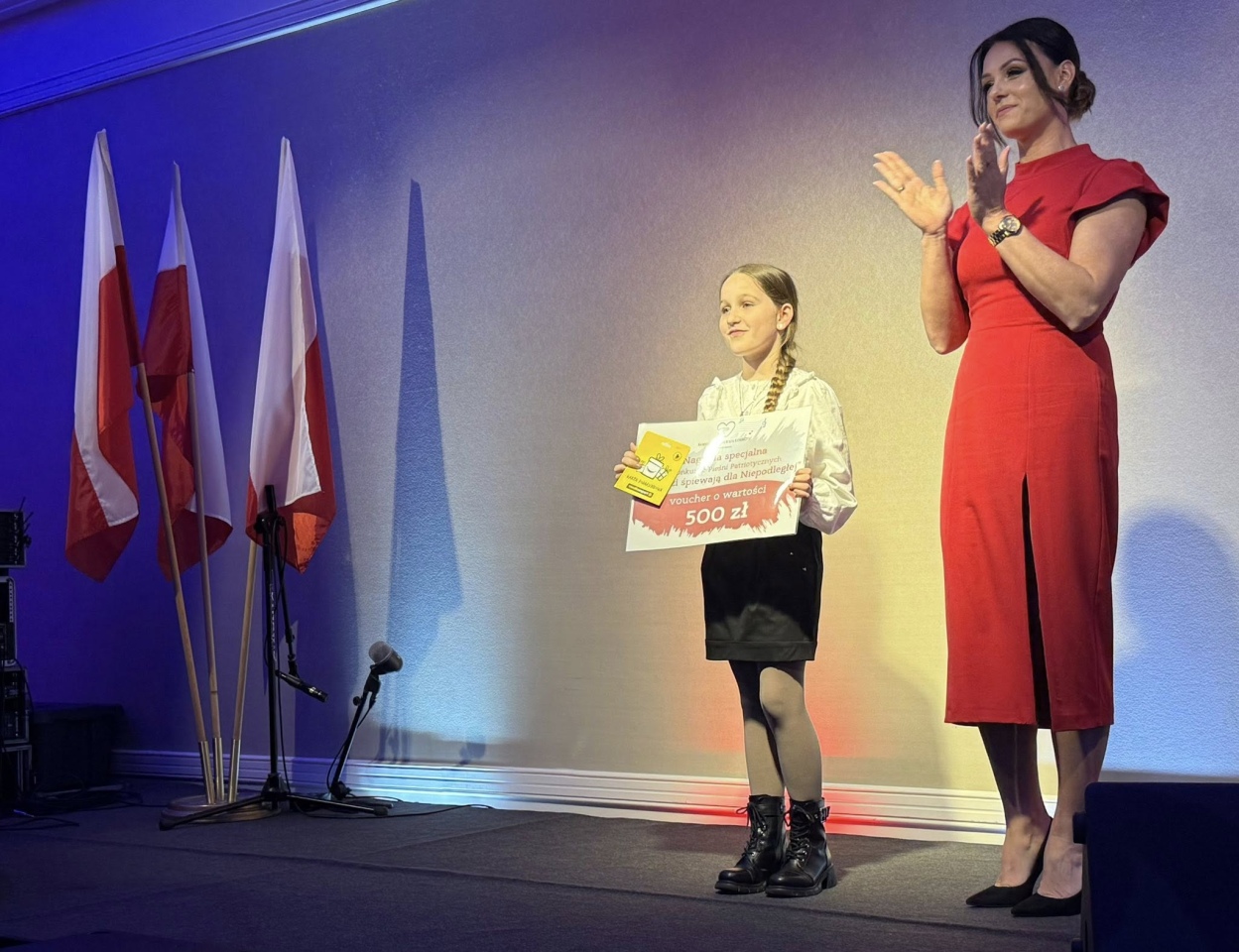 „Młodzi śpiewają dla Niepodległej” w Różanie [15.11.2025] - zdjęcie #13 - eOstroleka.pl