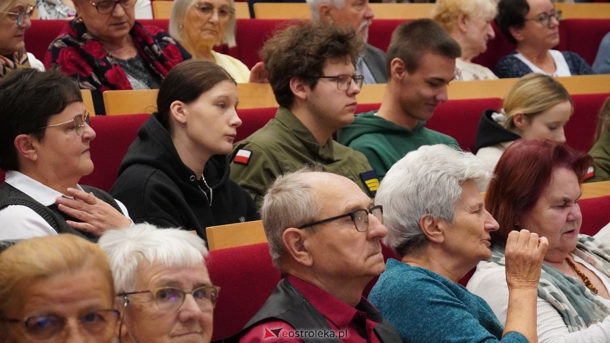 Tradycja trwa! V Narwiańskie Zaduszki Literackie upamiętniły Edwarda Kupiszewskiego [18.11.2025] - zdjęcie #66 - eOstroleka.pl