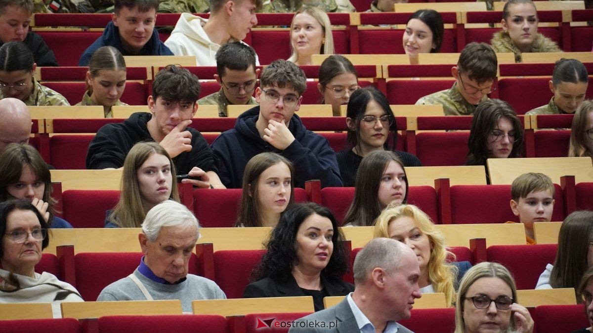 Tradycja trwa! V Narwiańskie Zaduszki Literackie upamiętniły Edwarda Kupiszewskiego [18.11.2025] - zdjęcie #58 - eOstroleka.pl