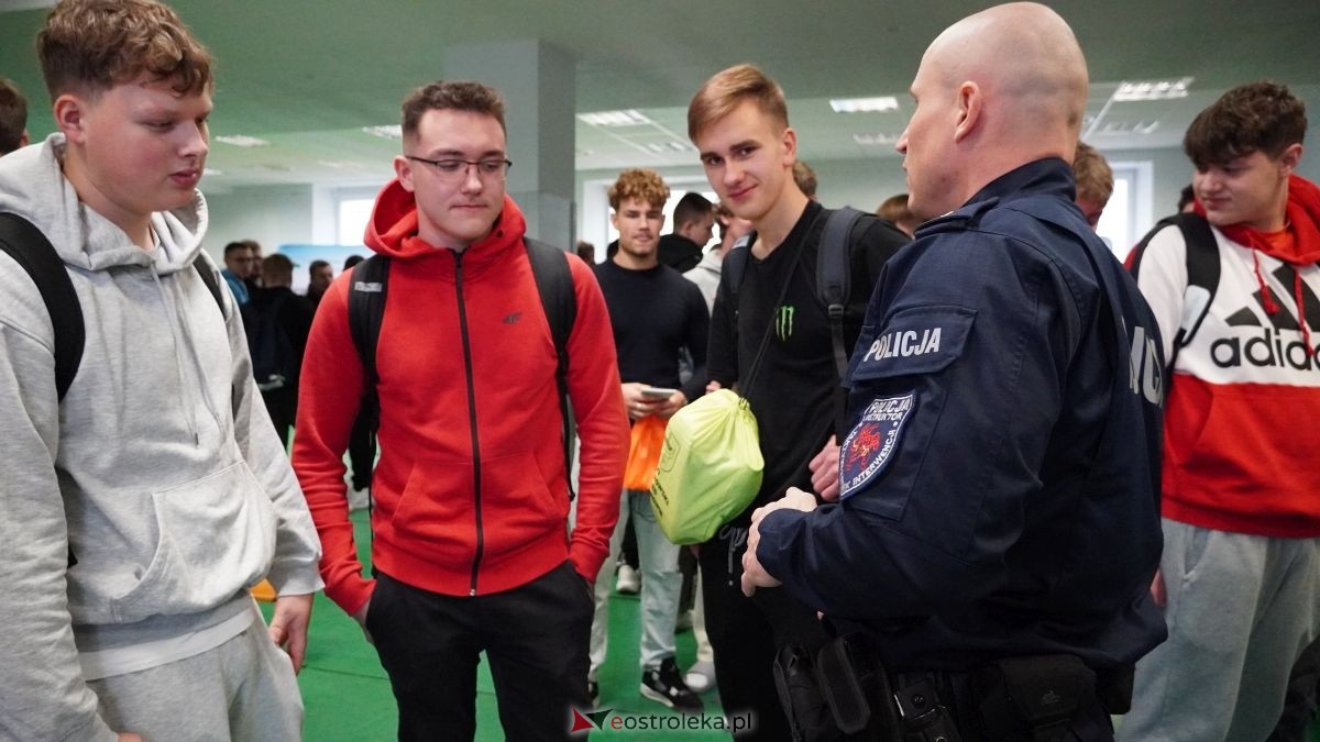 Dzień aktywności zawodowej w ZSZ nr 1 w Ostrołęce. Uczniowie na start! [19.11.2025] - zdjęcie #10 - eOstroleka.pl