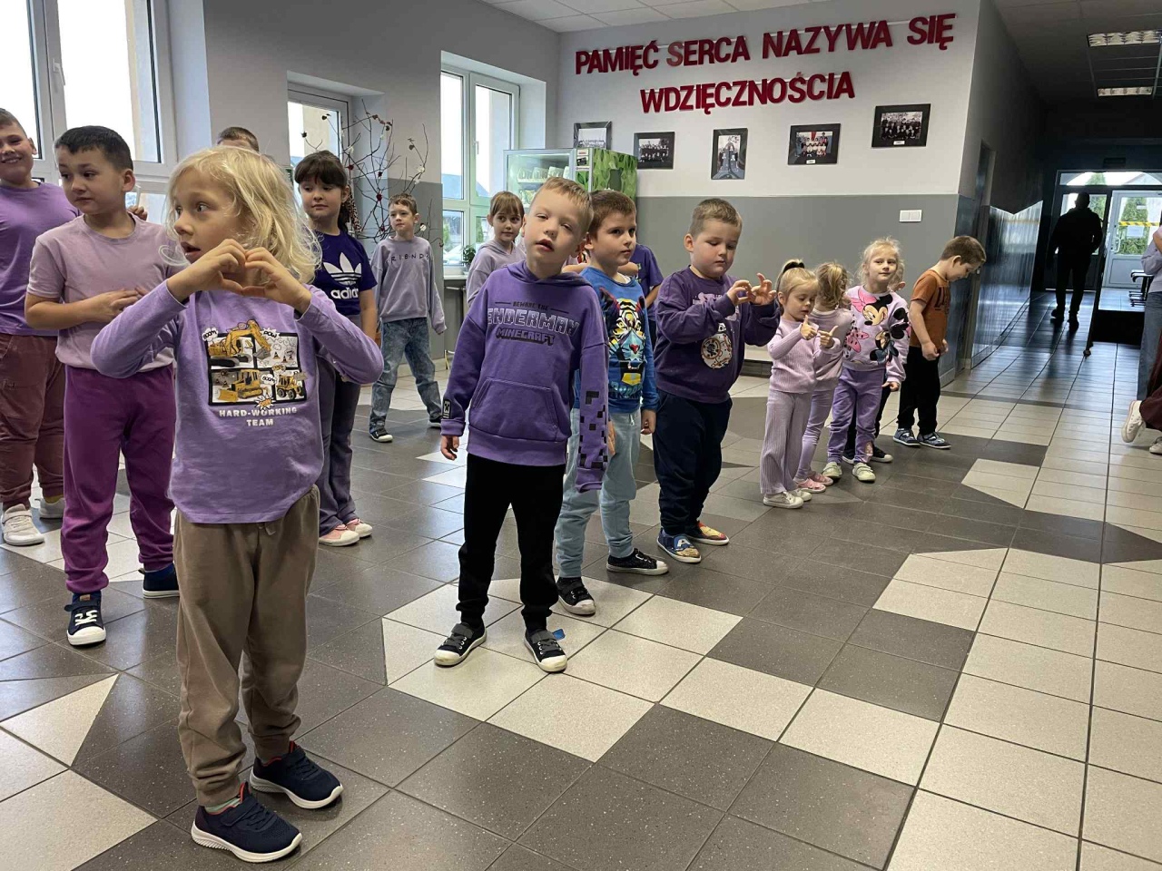 Fioletowa fala dobra w Brudkach Starych [17.11.2025] - zdjęcie #20 - eOstroleka.pl