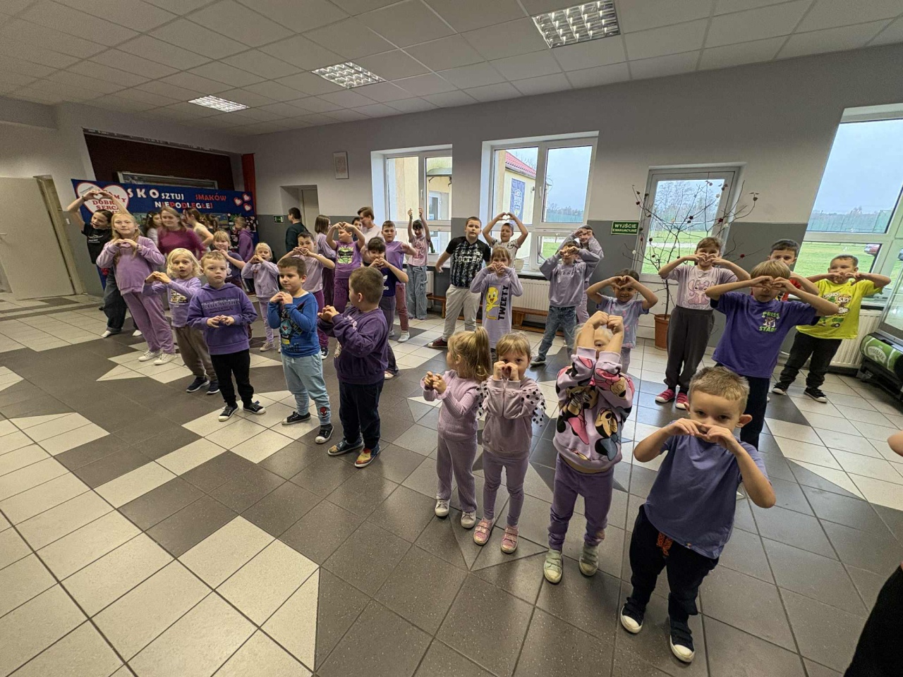 Fioletowa fala dobra w Brudkach Starych [17.11.2025] - zdjęcie #19 - eOstroleka.pl