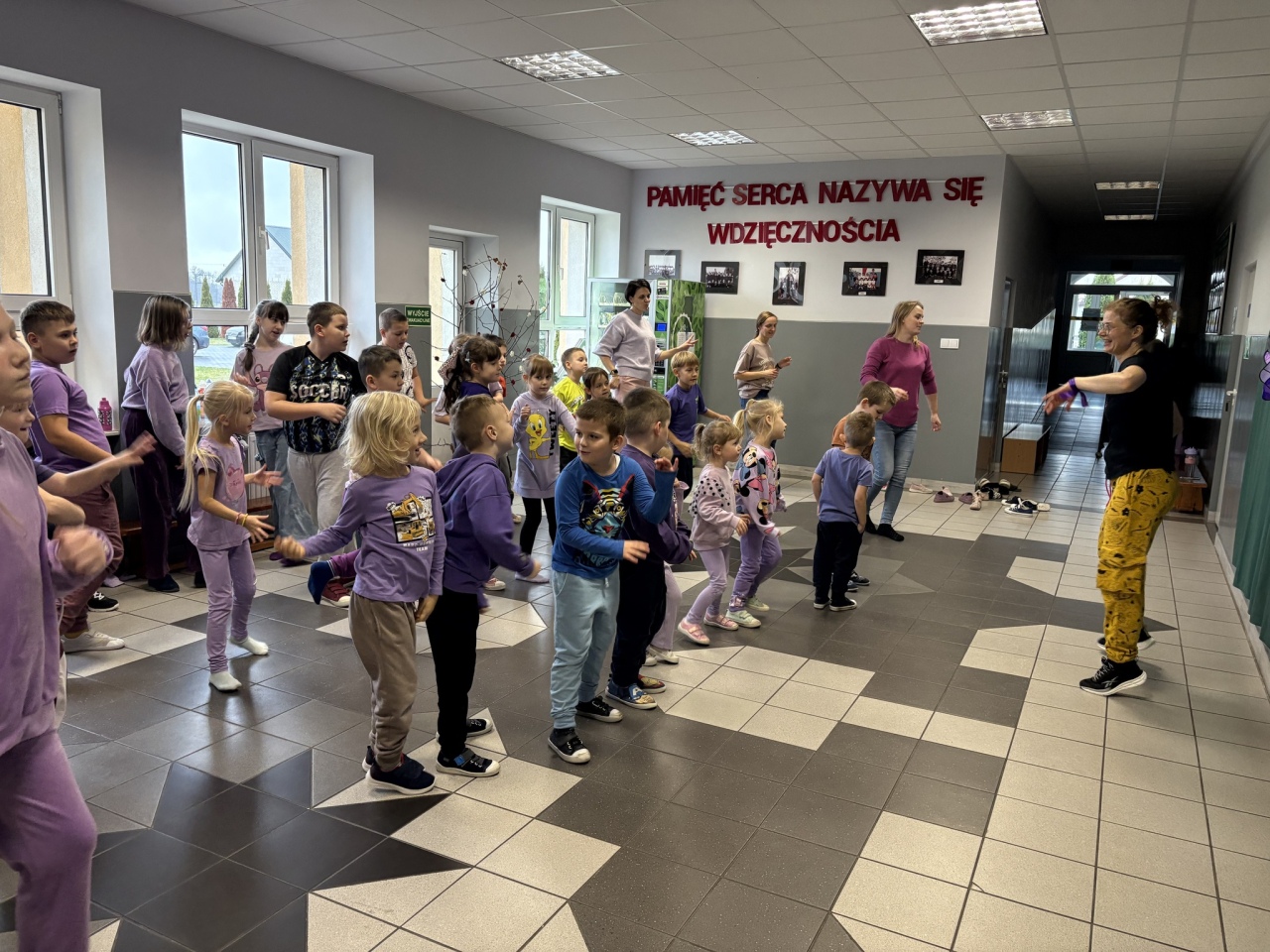 Fioletowa fala dobra w Brudkach Starych [17.11.2025] - zdjęcie #6 - eOstroleka.pl