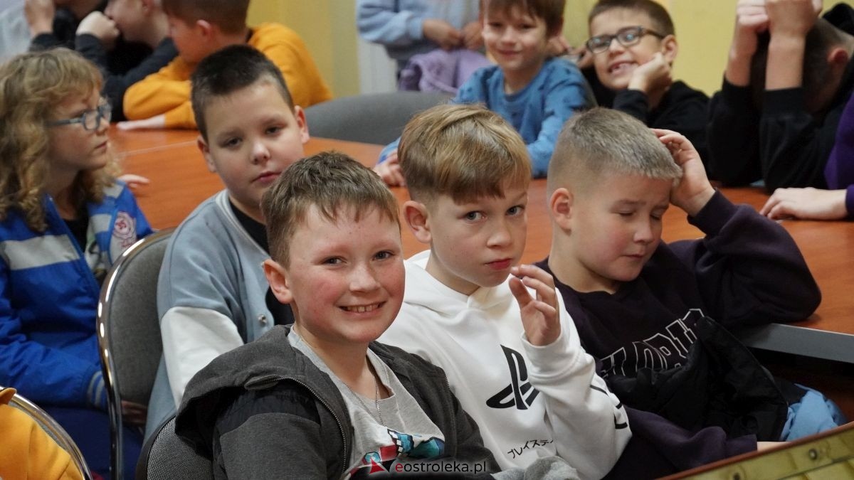 Ważna lekcja w Rzekuniu. Spotkanie w OPS Rzekuń pod hasłem dzieciństwa bez przemocy[20.11.2025] - zdjęcie #49 - eOstroleka.pl
