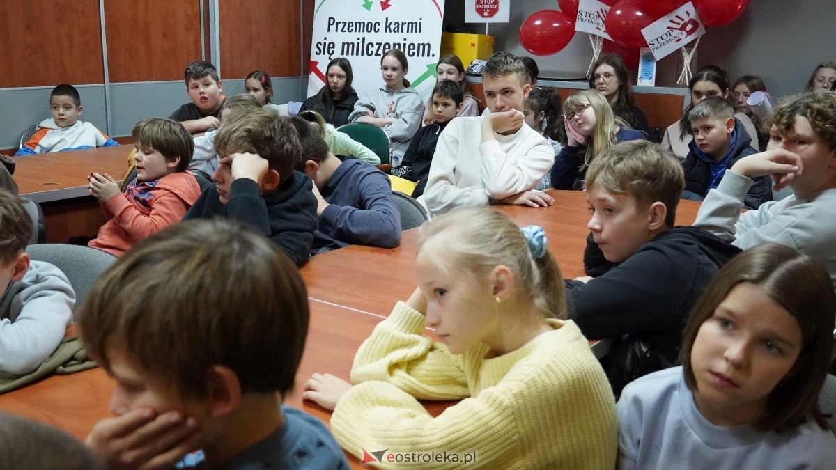 Ważna lekcja w Rzekuniu. Spotkanie w OPS Rzekuń pod hasłem dzieciństwa bez przemocy[20.11.2025] - zdjęcie #37 - eOstroleka.pl