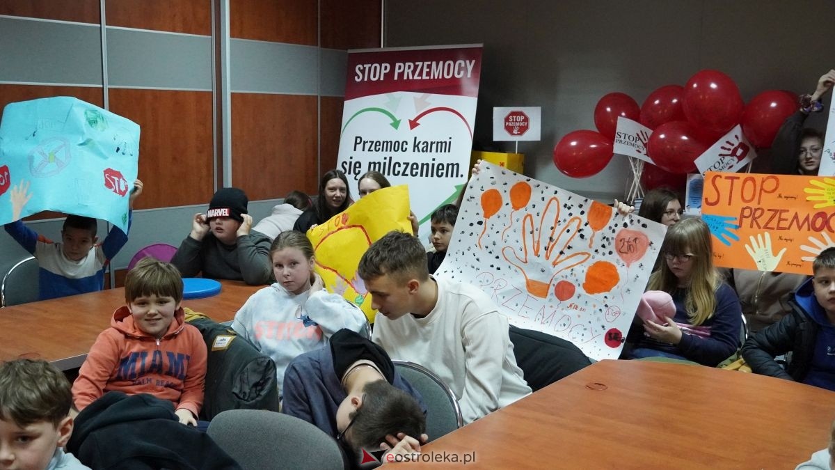 Ważna lekcja w Rzekuniu. Spotkanie w OPS Rzekuń pod hasłem dzieciństwa bez przemocy[20.11.2025] - zdjęcie #25 - eOstroleka.pl