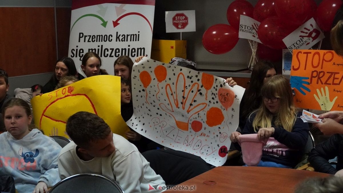 Ważna lekcja w Rzekuniu. Spotkanie w OPS Rzekuń pod hasłem dzieciństwa bez przemocy[20.11.2025] - zdjęcie #22 - eOstroleka.pl