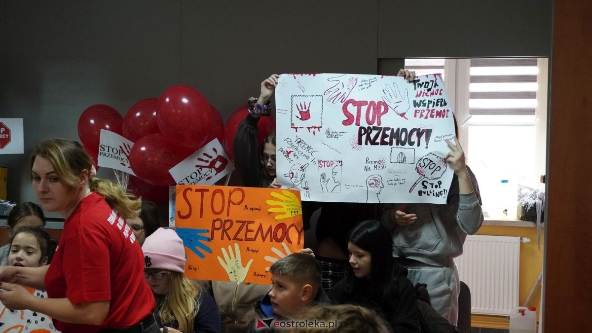 Ważna lekcja w Rzekuniu. Spotkanie w OPS Rzekuń pod hasłem dzieciństwa bez przemocy[20.11.2025] - zdjęcie #20 - eOstroleka.pl