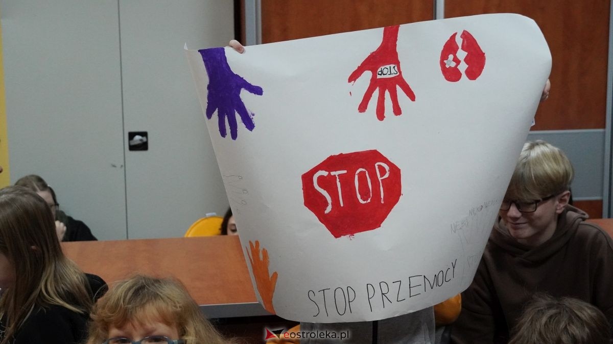 Ważna lekcja w Rzekuniu. Spotkanie w OPS Rzekuń pod hasłem dzieciństwa bez przemocy[20.11.2025] - zdjęcie #19 - eOstroleka.pl