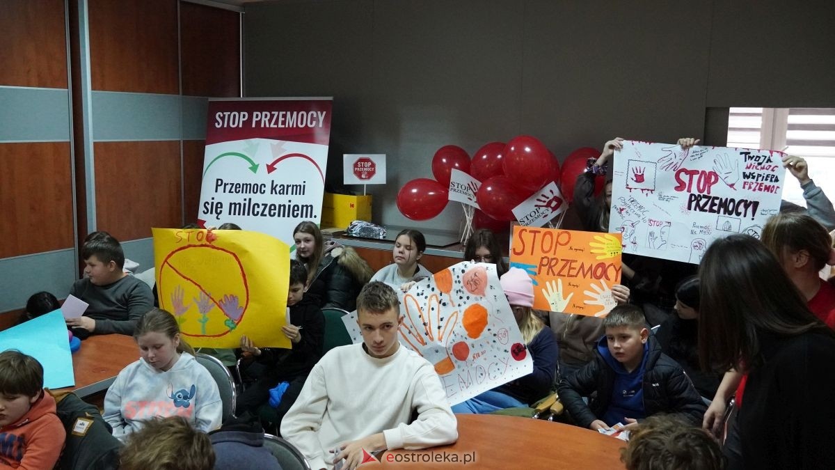 Ważna lekcja w Rzekuniu. Spotkanie w OPS Rzekuń pod hasłem dzieciństwa bez przemocy[20.11.2025] - zdjęcie #18 - eOstroleka.pl