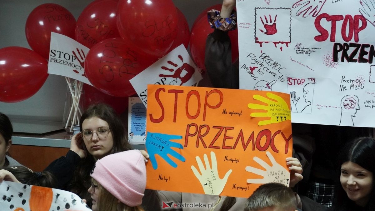 Ważna lekcja w Rzekuniu. Spotkanie w OPS Rzekuń pod hasłem dzieciństwa bez przemocy[20.11.2025] - zdjęcie #17 - eOstroleka.pl