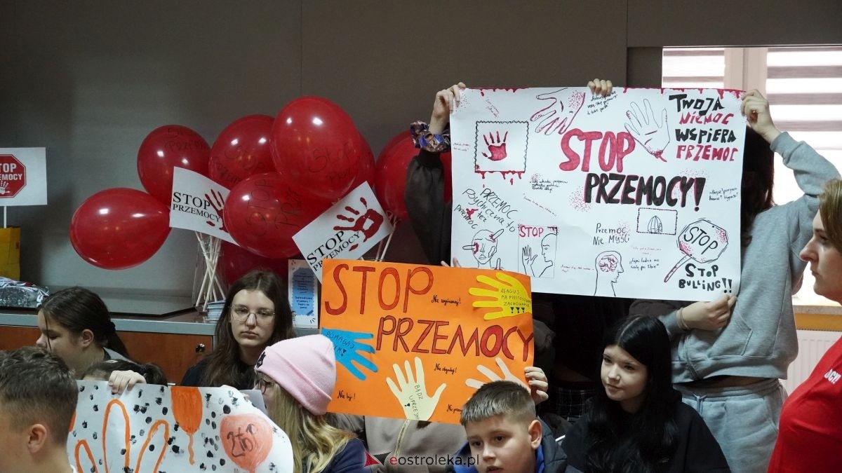 Ważna lekcja w Rzekuniu. Spotkanie w OPS Rzekuń pod hasłem dzieciństwa bez przemocy[20.11.2025] - zdjęcie #16 - eOstroleka.pl