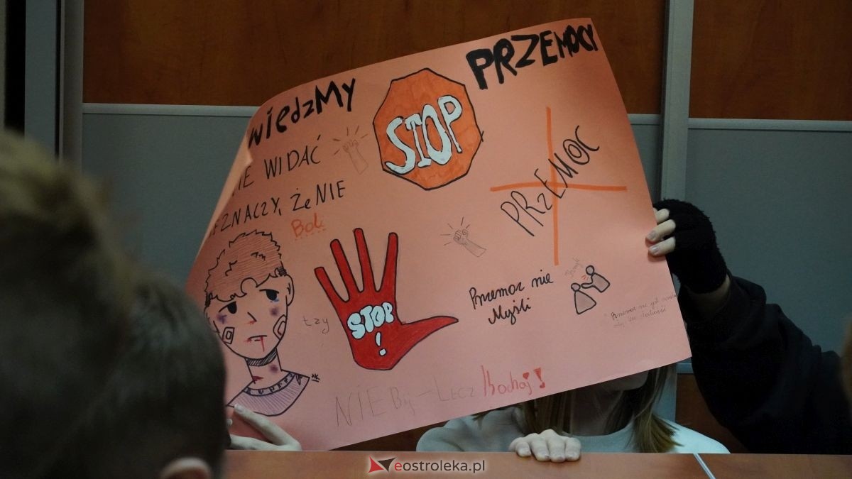 Ważna lekcja w Rzekuniu. Spotkanie w OPS Rzekuń pod hasłem dzieciństwa bez przemocy[20.11.2025] - zdjęcie #13 - eOstroleka.pl