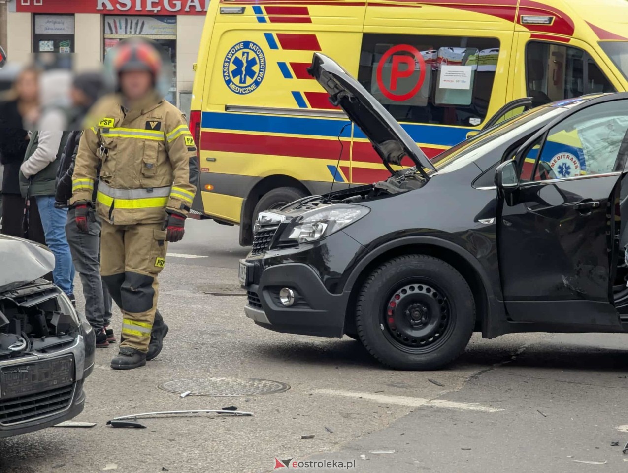 Wypadek na skrzyżowaniu Kilińskiego i Kopernika [21.11.2025] - zdjęcie #17 - eOstroleka.pl