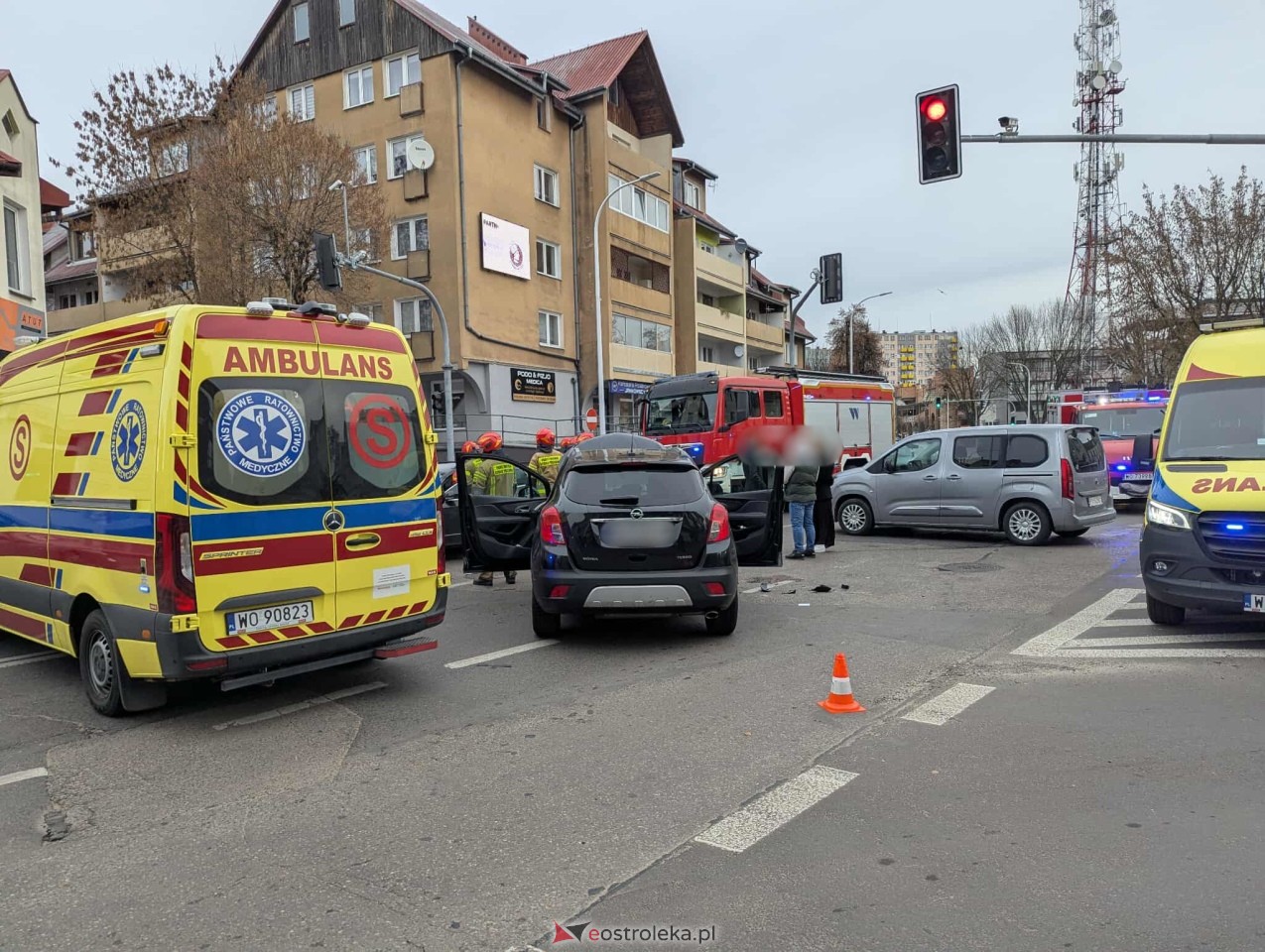 Wypadek na skrzyżowaniu Kilińskiego i Kopernika [21.11.2025] - zdjęcie #15 - eOstroleka.pl