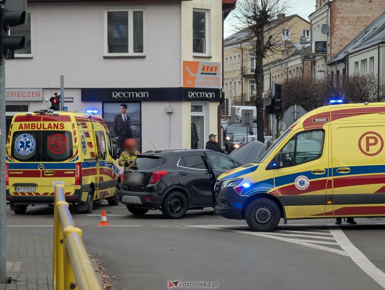 Wypadek na skrzyżowaniu Kilińskiego i Kopernika [21.11.2025] - zdjęcie #12 - eOstroleka.pl