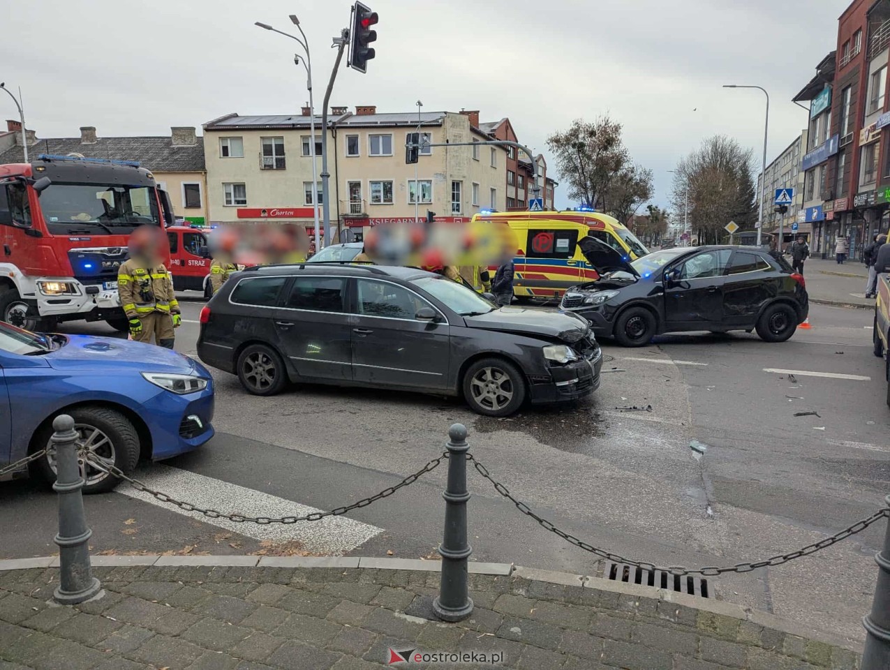 Wypadek na skrzyżowaniu Kilińskiego i Kopernika [21.11.2025] - zdjęcie #11 - eOstroleka.pl