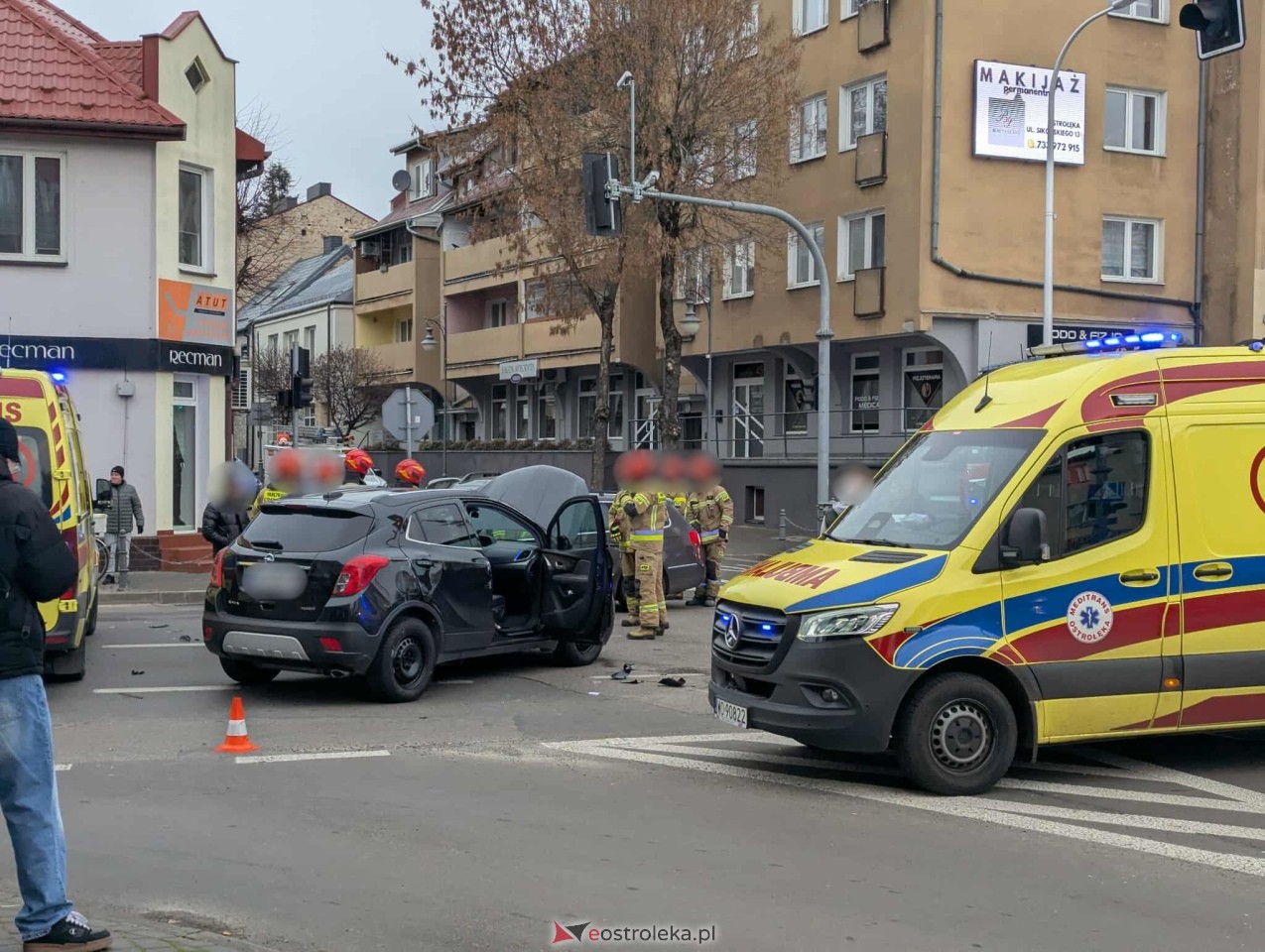 Wypadek na skrzyżowaniu Kilińskiego i Kopernika [21.11.2025] - zdjęcie #5 - eOstroleka.pl