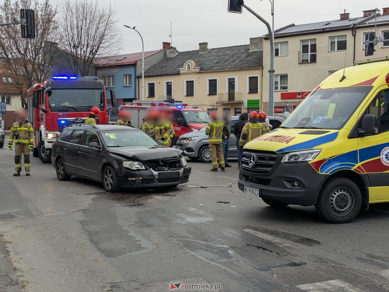 Wypadek na skrzyżowaniu Kilińskiego i Kopernika [21.11.2025] - zdjęcie #3 - eOstroleka.pl