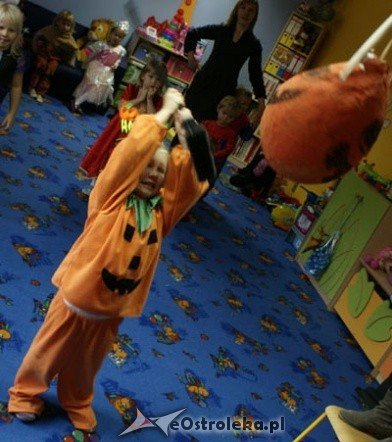 Halloween w punkcie przedszkolnym Kangurek  - zdjęcie #45 - eOstroleka.pl