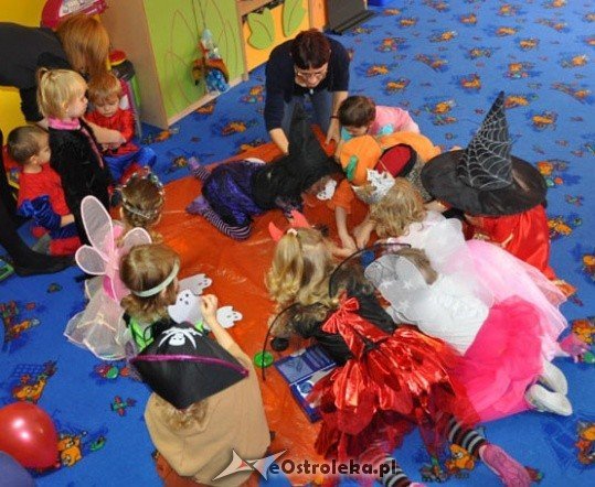 Halloween w punkcie przedszkolnym Kangurek  - zdjęcie #36 - eOstroleka.pl