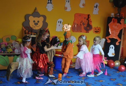 Halloween w punkcie przedszkolnym Kangurek  - zdjęcie #42 - eOstroleka.pl