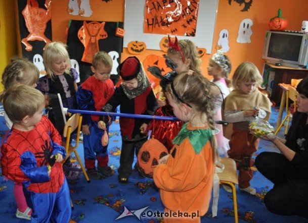 Halloween w punkcie przedszkolnym Kangurek  - zdjęcie #57 - eOstroleka.pl