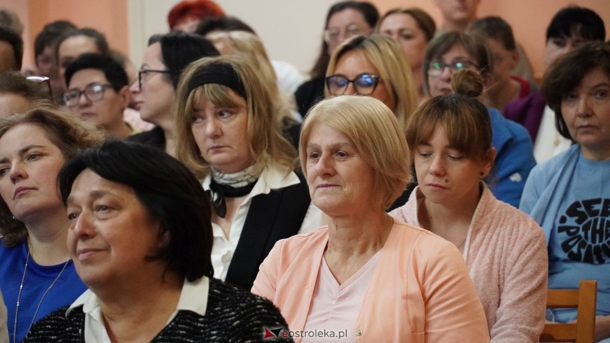 Dzień pracownika socjalnego w Ostrołęckim DPS [21.11.2025] - zdjęcie #80 - eOstroleka.pl