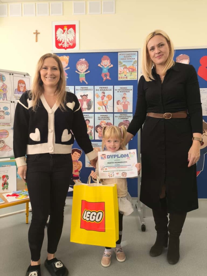 Prawa i obowiązki przedszkolaków. Rozstrzygnięcie konkursu w Przedszkolu Miejskim nr 8 „Kraina Radości” [20.11.2025] - zdjęcie #13 - eOstroleka.pl