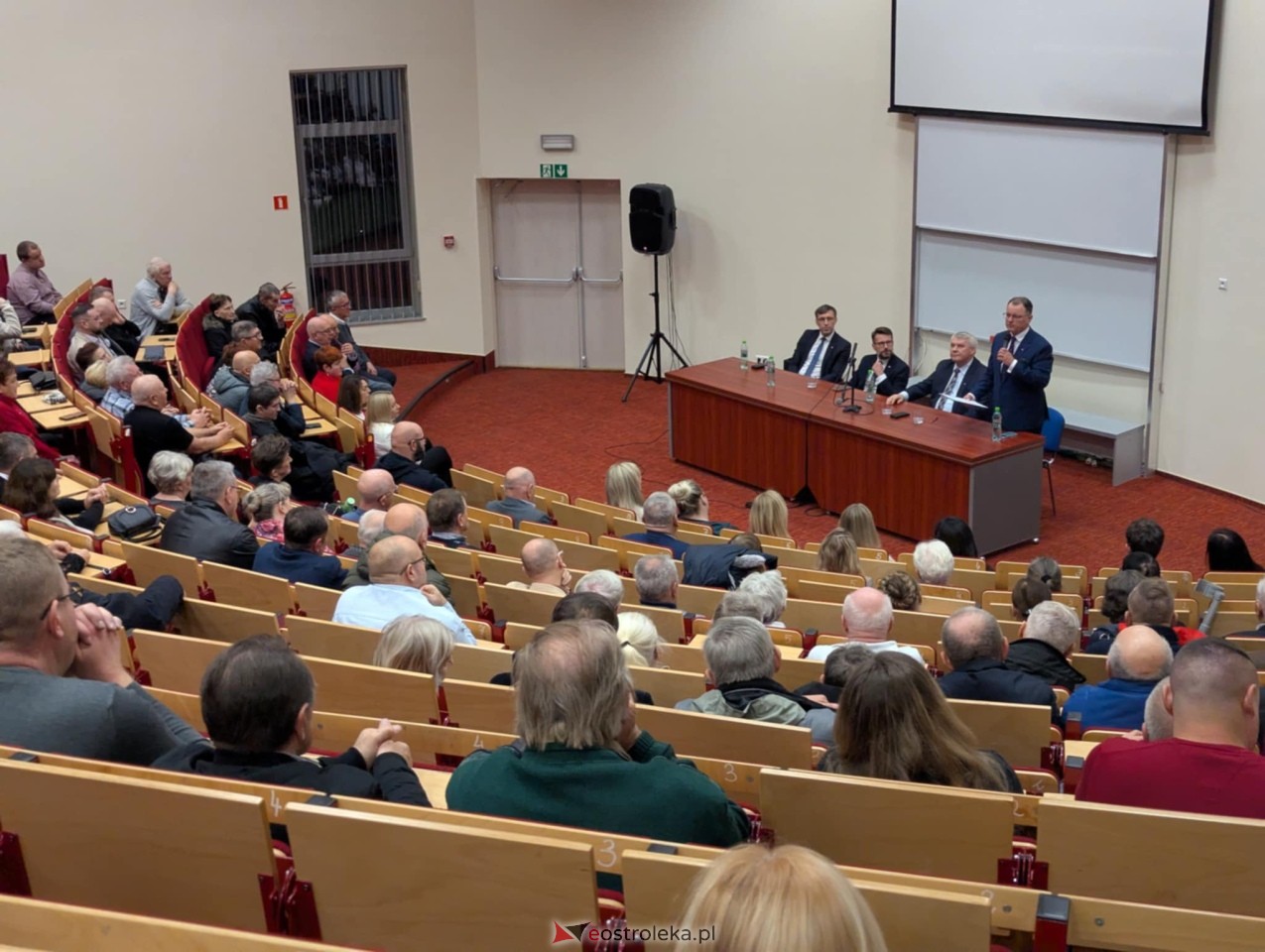 Spotkanie z posłem Radosławem Foglem [22.11.2025] - zdjęcie #78 - eOstroleka.pl