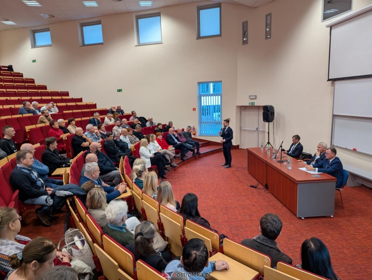 Spotkanie z posłem Radosławem Foglem [22.11.2025] - zdjęcie #73 - eOstroleka.pl