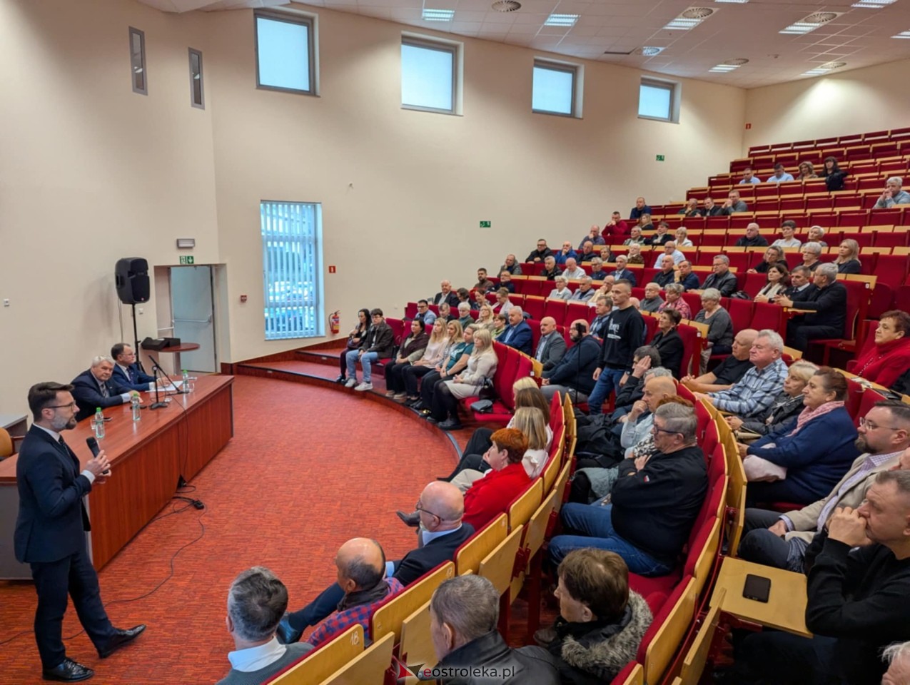 Spotkanie z posłem Radosławem Foglem [22.11.2025] - zdjęcie #71 - eOstroleka.pl