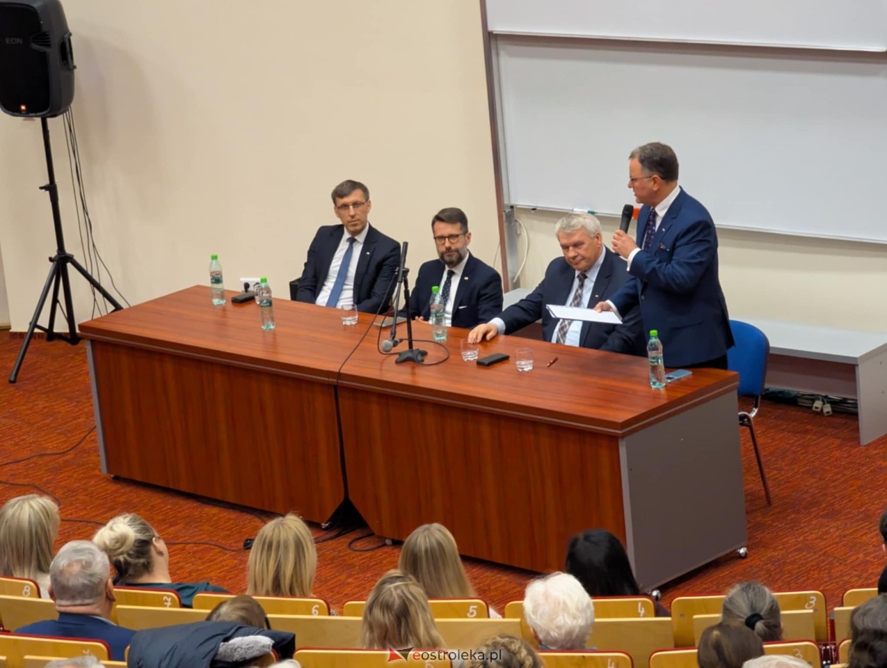 Spotkanie z posłem Radosławem Foglem [22.11.2025] - zdjęcie #70 - eOstroleka.pl