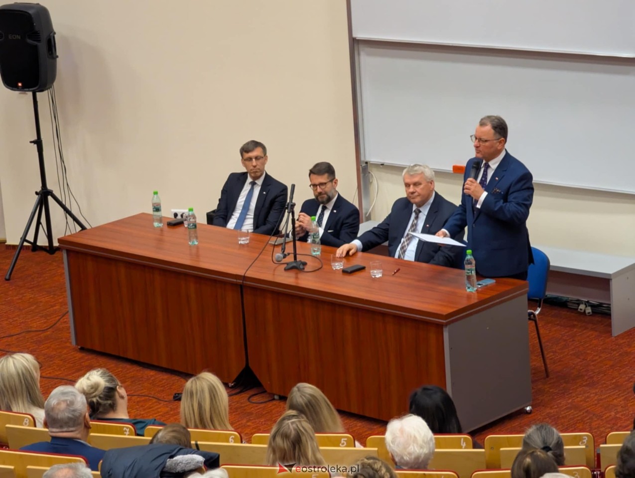 Spotkanie z posłem Radosławem Foglem [22.11.2025] - zdjęcie #68 - eOstroleka.pl