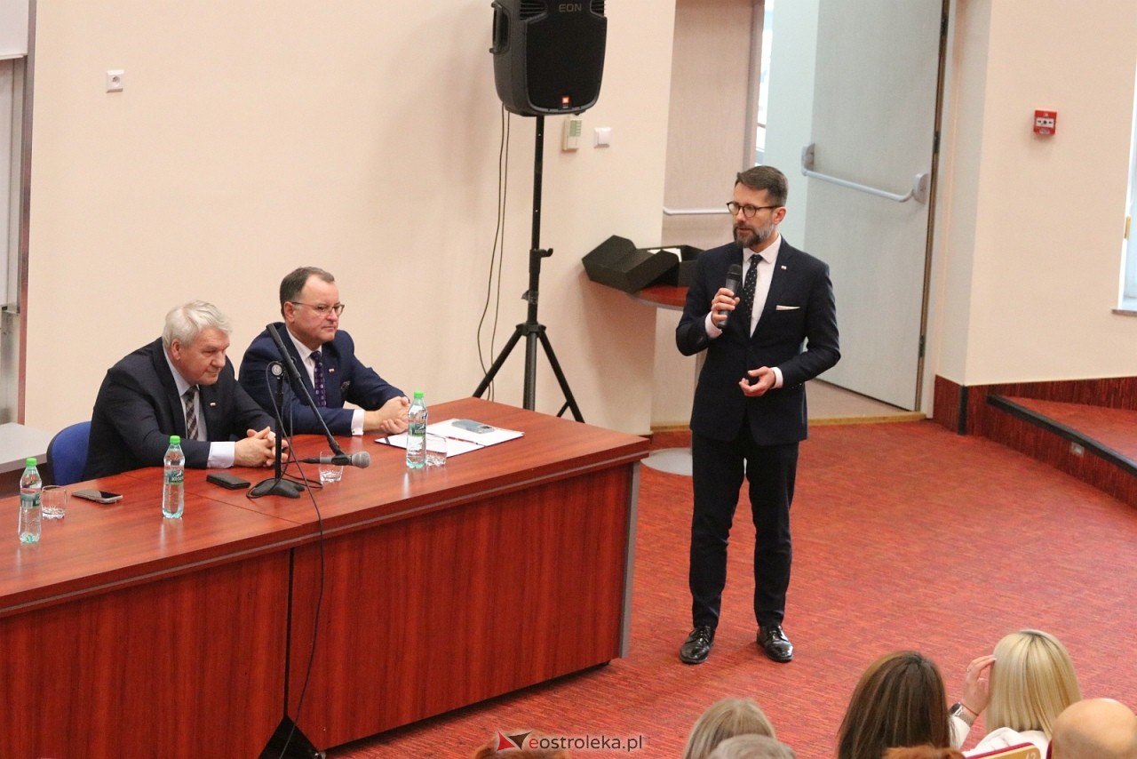 Spotkanie z posłem Radosławem Foglem [22.11.2025] - zdjęcie #65 - eOstroleka.pl